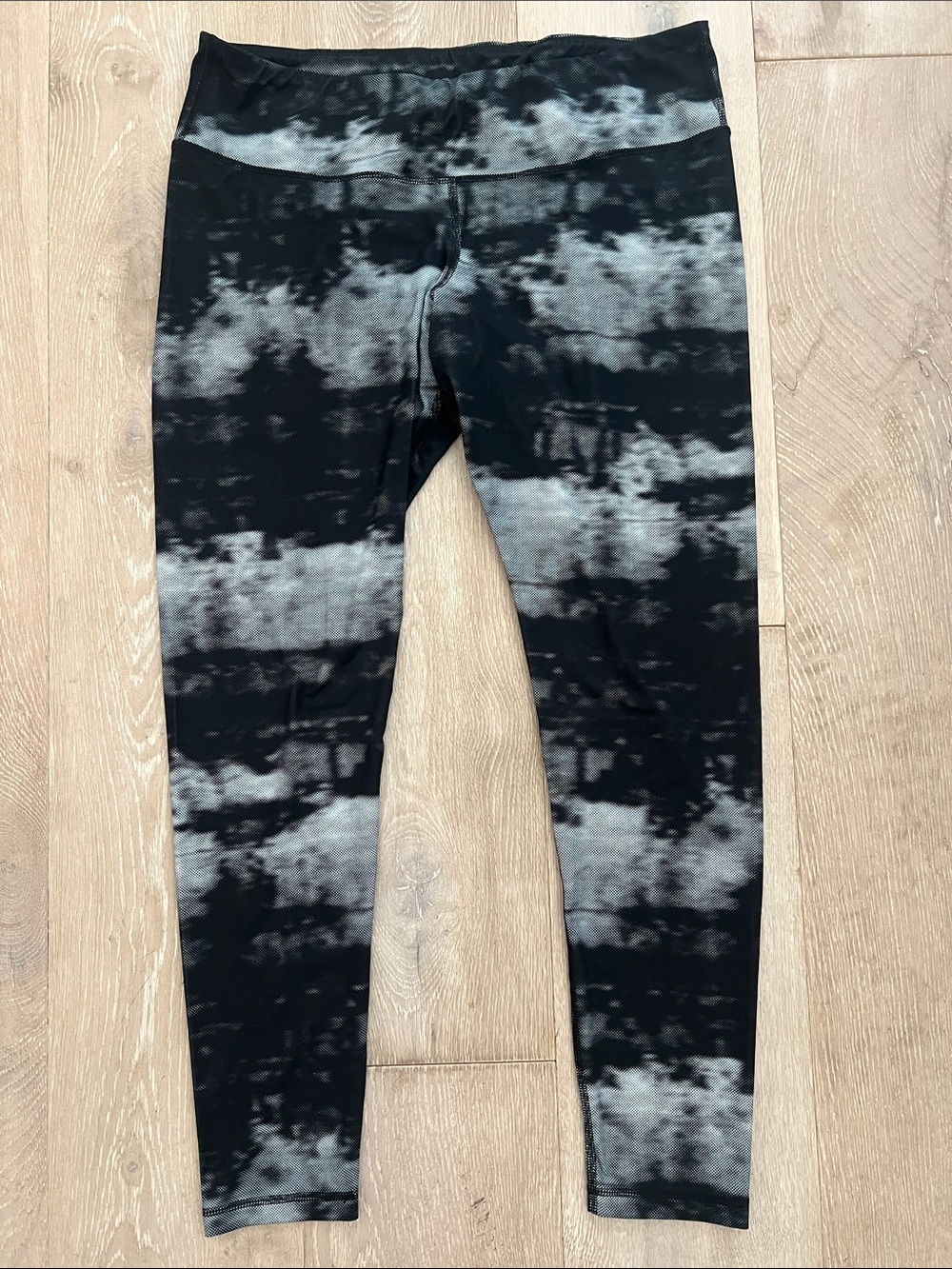 Old Navy Activewear Black & Gray Leggings - Like New!